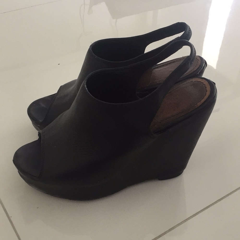 Elisabeth and James e-holly wedge